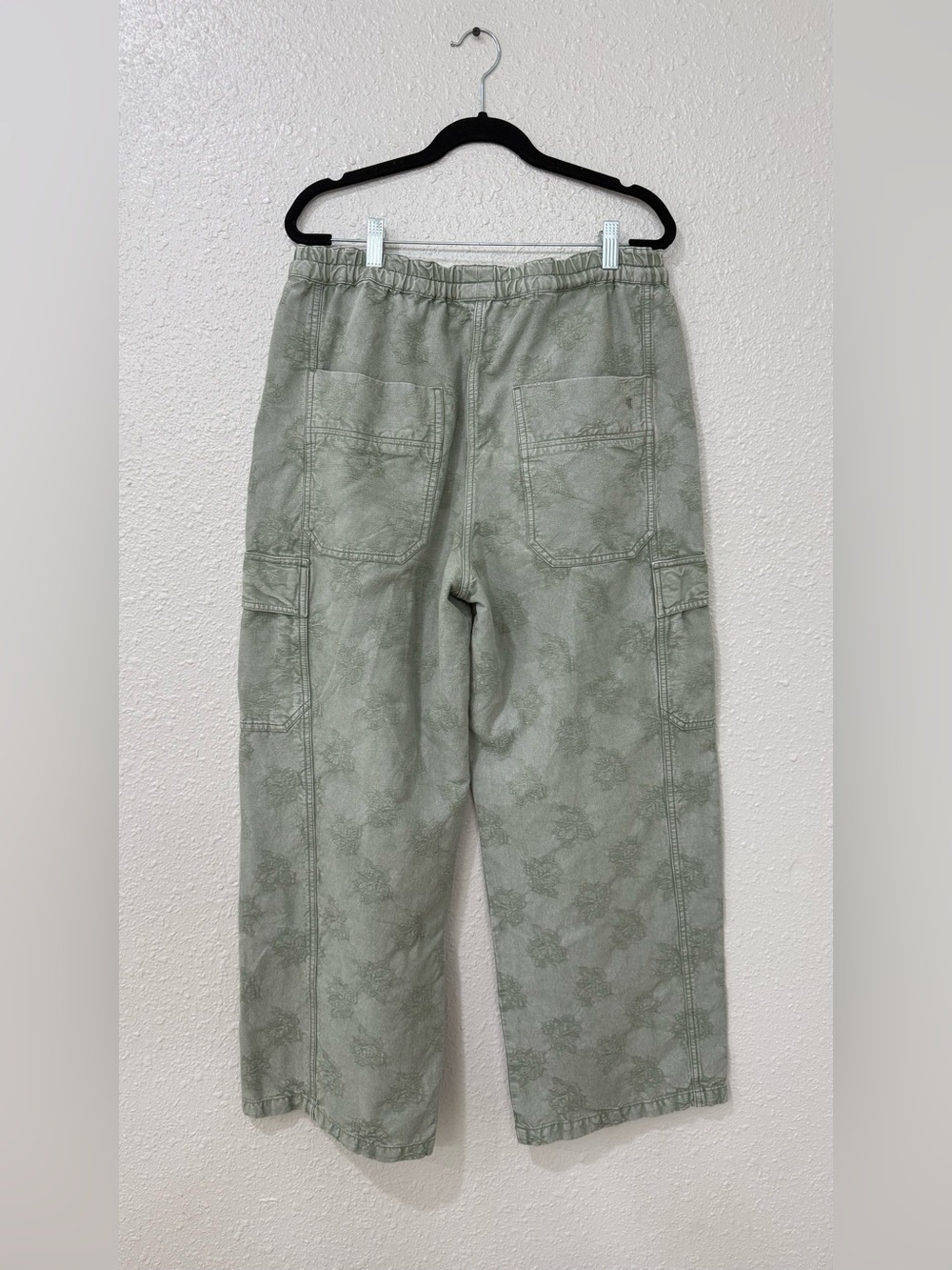 Pilcro Izzie Relaxed Full-Length Cargo Barrel Pants Size S NWOT - Picture 6 of 13
